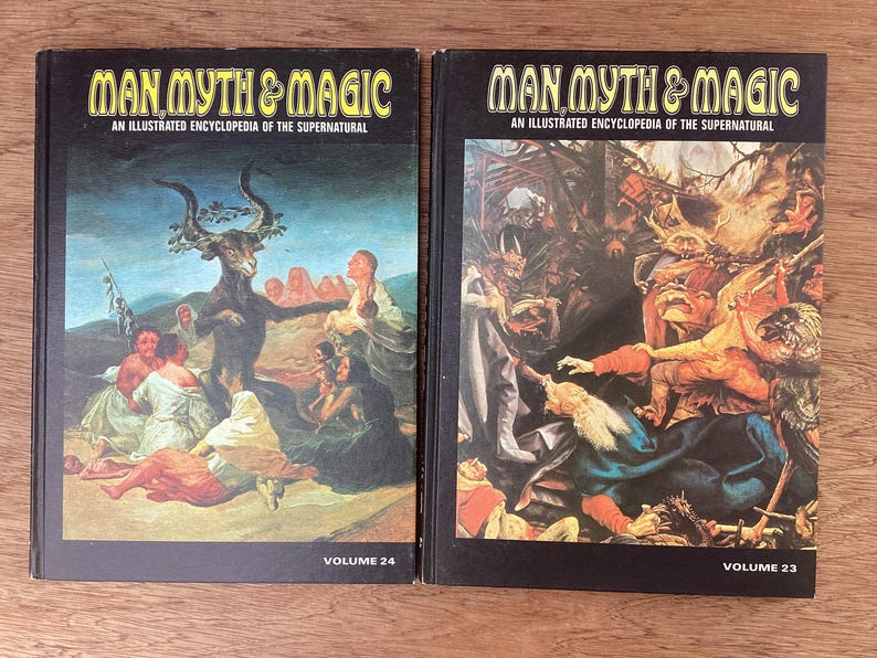 Puede incluir: Dos libros de tapa dura titulados "MAN MYTH & MAGIC: An Illustrated Encyclopedia of the Supernatural." El volumen 24 presenta una ilustraci&oacute;n oscura de una figura con cuernos y personas. El volumen 23 muestra una escena ca&oacute;tica.