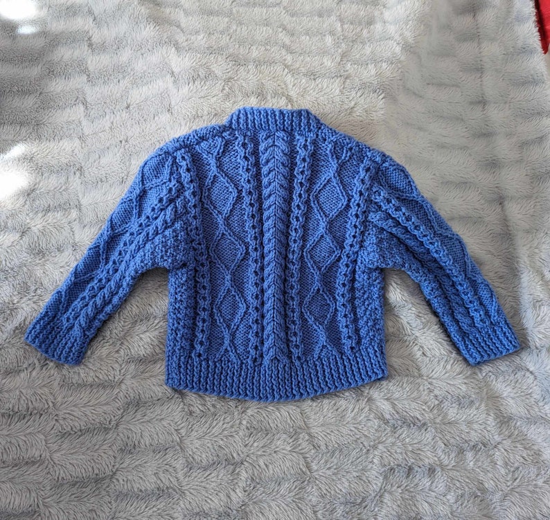 Gilet pour enfant bleu, à boutons image 3