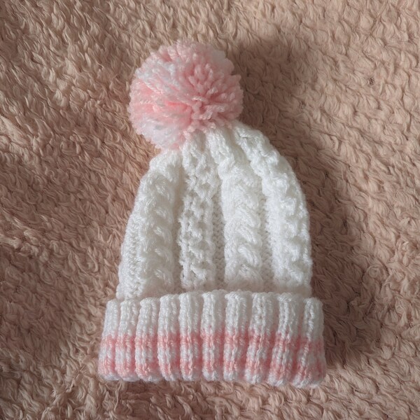 Bonnet enfant blanc et rose, avec pompon