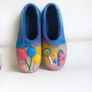 Felted Wool Toddler Slippers with Candy and Balloon design – Handmade Kids Indoor Shoes – Soft Sole Preschool Slippers. Gift for Girls