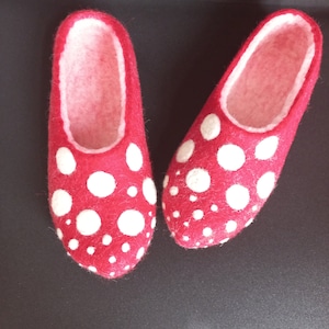 Red felted wool slippers girls with fly agaric. Toddler house shoes with non slip soles. Warm felt kids slippers with mushroom ornaments.