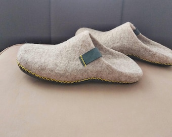 Pantoufles en laine feutrée : sabots beiges unisexes, chaussures d'intérieur minimalistes
