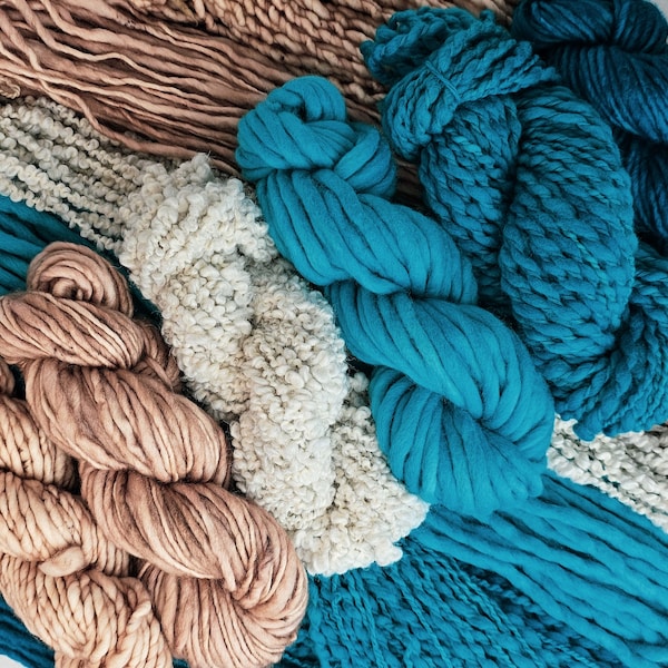 Large Dyed Fiber Pack  》Beach Love 》 Hand-dyed Weaving Bundle 》Weaving Yarn Kit 》Bulky Indie Dyed Variegated Yarn  》