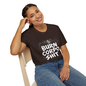 Camiseta unisex Cyberpunk 2077 Burn Corpo Shit / Camiseta de estilo urbano rebelde punk / Camiseta de jugador futurista distópica / Regalo para él imagen 18