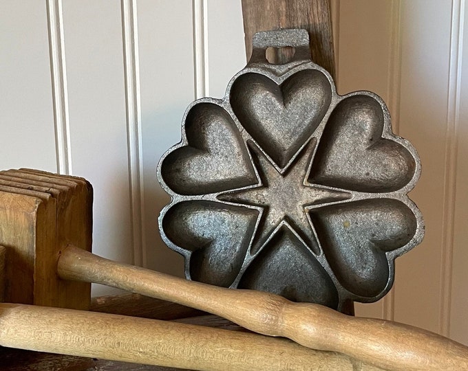 Round Cast Iron Heart Pan, Vintage Cast Iron Pan, Rustic Farmhouse Cast