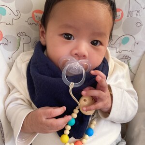 モスリン製げっぷ布 3 枚 + おしゃぶりクリップ付きよだれかけ