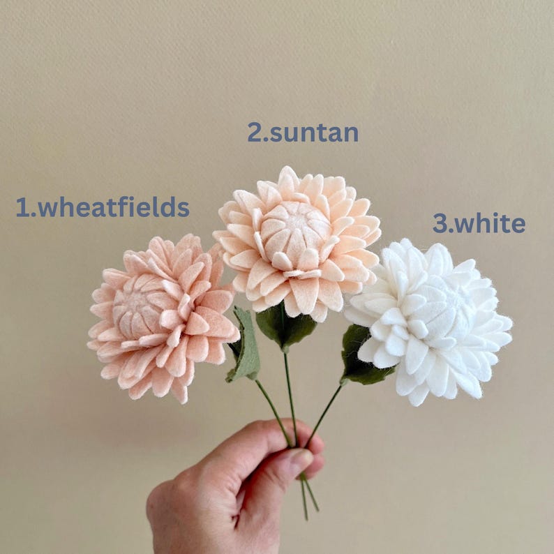 Bouquet de fleurs en feutrine idée cadeau fête des mères moins 50 euros déco fausse chrysanthème fleur en tissu laine bouquet pour la maison