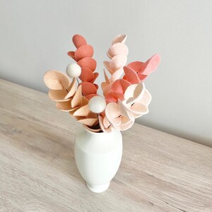 Cadeau pour maman bouquet de fleurs en laine déco d'intérieure  feuillage d'eucalyptus en feutrine idée cadeau Fête des Mères moins 40 euros
