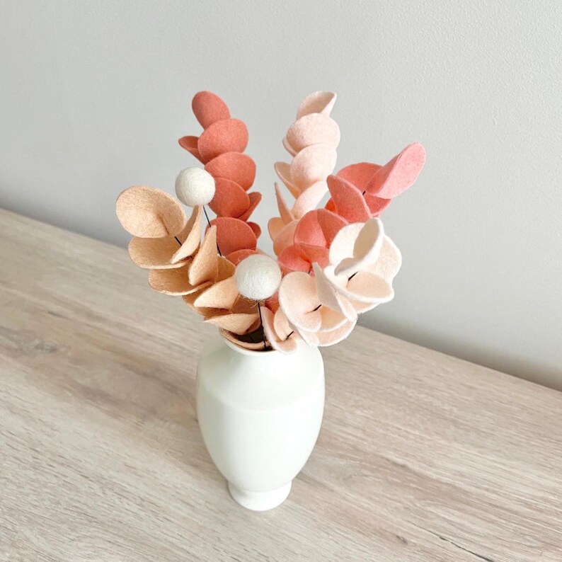 Cadeau pour maman bouquet de fleurs en laine déco d'intérieure  feuillage d'eucalyptus en feutrine idée cadeau Fête des Mères moins 40 euros