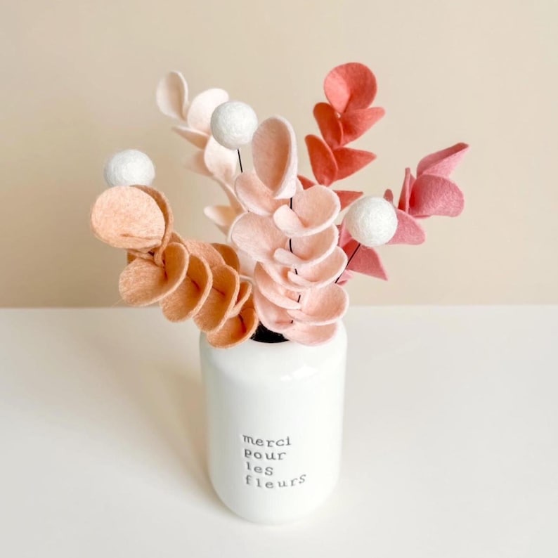 Cadeau pour maman bouquet de fleurs en laine déco d'intérieure feuillage d'eucalyptus en feutrine idée cadeau Fête des Mères menos 40 euros imagem 2