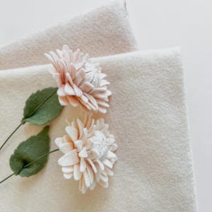 Cadeau Fête des Mères bouquet de fleurs en feutrine cadeau d'anniversaire pour maman ou épouse déco mason en laine idée bouquet de printemps