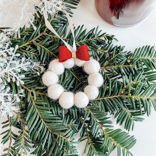 Ornement de sapin de Noël en boules de laine feutrée, charmant decoración de Noël noeud rouge et blanc fait main, cadeau à suspendre Noël