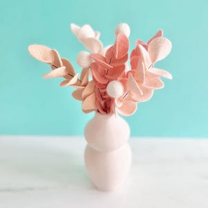 Cadeau pour maman bouquet de fleurs en laine déco d'intérieure  feuillage d'eucalyptus en feutrine idée cadeau Fête des Mères moins 40 euros