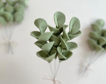 Fausse plante eucalipto en feutrine idée cadeau d'hôtesse petit bouquet artificiel menos 15 euros déco salle de bains eucalipto en laine