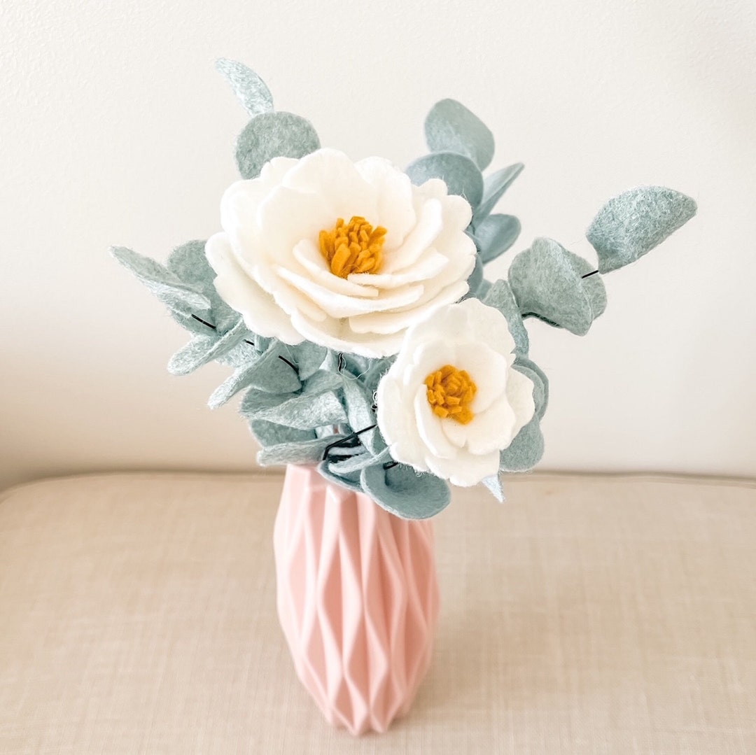 Bouquet De Pivoines Et Eucalyptus En Laine Feutrée Réalisée à La Main ...
