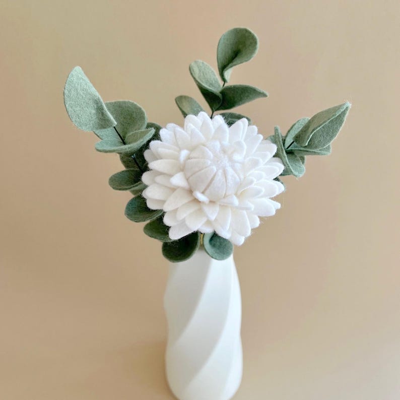 Bouquet de fleurs en feutrine idée cadeau fête des mères moins 50 euros déco fausse chrysanthème fleur en tissu laine bouquet pour la maison