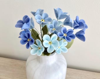 Bouquet en feutrine de laine déco salon fleur bleue idée cadeau mère bouquet coloré en feutrine déco centre de table petit bouquet en laine