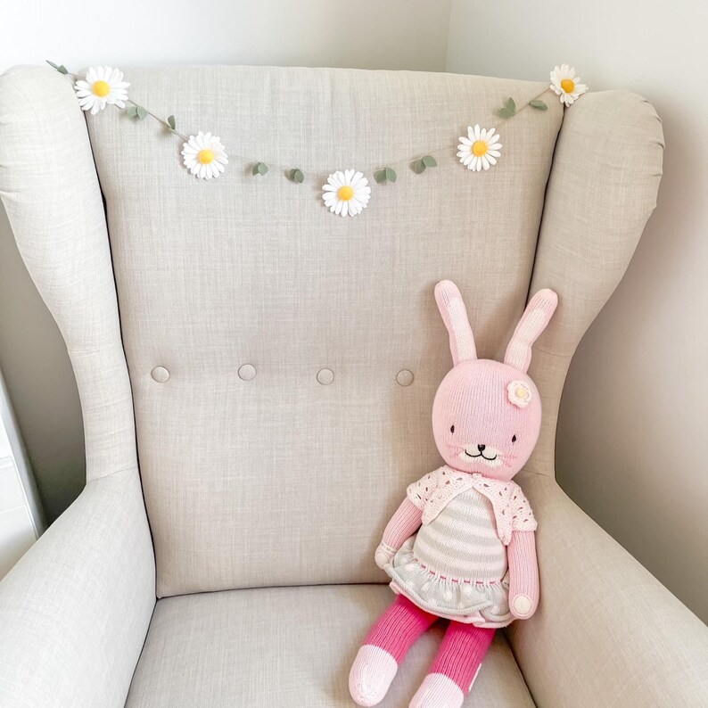 Décoration chambre bébé fille guirlande marguerite déco murale fleur accessoire déco d'anniversaire fille guirlande fleur chambre d'enfant Déco marguerite fête d'anniversaire 1 an guirlande fleurs chambre de bébé art mural thème marguerite idée cadeau nouveau-ne moins 20euros