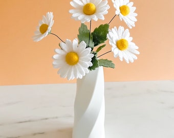 Bouquet fleurs en feutre marguerites, Fleur de naissance mois d'avril faite main, Cadeau Fête des Mères, Décoration maison fleurie printemps