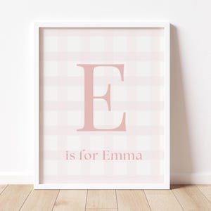 Decoración personalizada para dormitorio infantil con nombre, estampado moderno en tonos rosa pastel para guardería, decoración de pared a cuadros, idea de regalo con la inicial de la hija. DESCARGA DIGITAL.