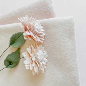 Bouquet de fleurs en feutrine idée cadeau fête des mères moins 50 euros déco fausse chrysanthème fleur en tissu laine bouquet pour la maison