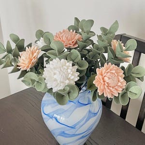 Bouquet de fleurs en feutrine idée cadeau Fête des mères moins 50 euros déco fausse chrysanthème fleur en tissu laine bouquet pour la maison
