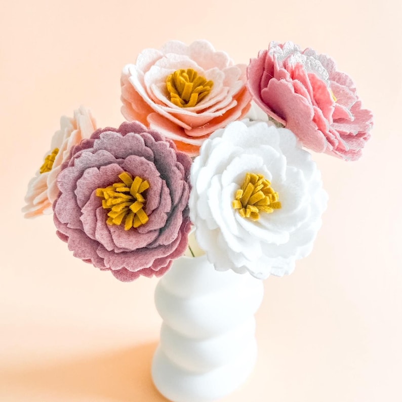 Fleur pivoine en feutrine idée cadeau original pour Fête des Mères déco d'intérieur printanière bouquet artificielle en laine moins 30 euros