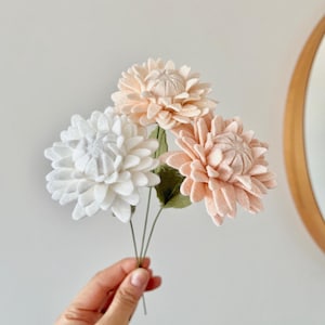 Bouquet de fleurs en feutrine idée cadeau fête des mères moins 50 euros déco fausse chrysanthème fleur en tissu laine bouquet pour la maison