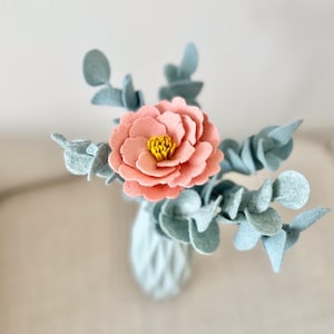 Bouquet fleurs éternelles en feutrine idée cadeau d'anniversaire pour maman pivoine artificielle pour la maison déco branche d'eucalyptus
