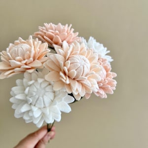 Bouquet de fleurs en feutrine idée cadeau fête des mères moins 50 euros déco fausse chrysanthème fleur en tissu laine bouquet pour la maison