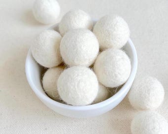 Boules en feutre de laine 20mm pompon blanc pour activité d&#39;école réalisation des guirlande projet bricolage déco chambre d&#39;enfant lot de 10