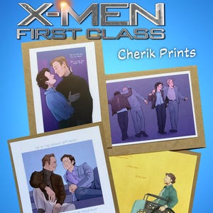 Puede incluir: Cuatro impresiones artísticas con ilustraciones de personajes de X-Men: First Class. Las impresiones están en marcos marrones y representan escenas con personajes en varias poses. Las impresiones tienen el texto "Cherik Prints", "HE IS THE GRAND OPTIMIST" y "I AM THE WORLD'S POOR PESSIMIST".