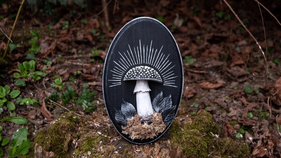 Cadre mural HOLY AMANITA cadre décoratif en bois avec amanite noire style cabinet de curiosité en argile polymère