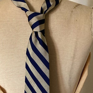 Gravata azul dos anos 90 / Gravata de seda Pierre Cardin vintage dos anos 90 com estampa listrada azul e bronze