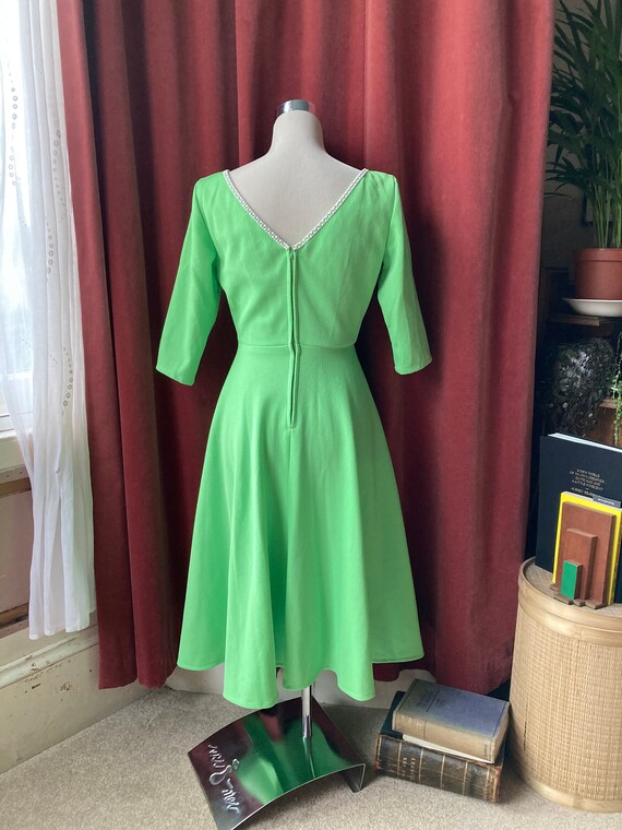 Green 70s dress / 60s 70s Mad Men-style bright gr… - image 3