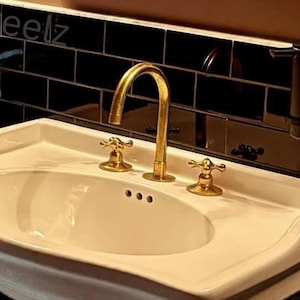 Grifo de baño de latón macizo sin lacar: montaje en cubierta de 3 orificios