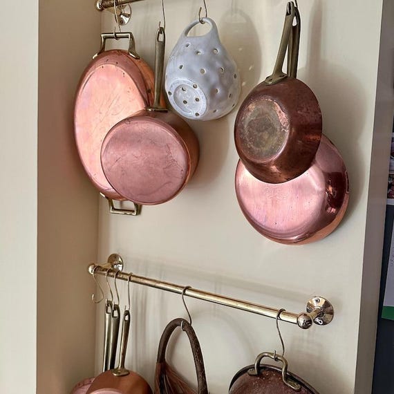 Unlackierte Messing Pot Rack: An der Wand befestigter Küchen Organizer