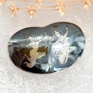 Elongated Heart Shaped Polished Siam Sterling Silver Mekkala & Ramsoon Vintage Thai Made Handmade Nielloware Brooch Pin