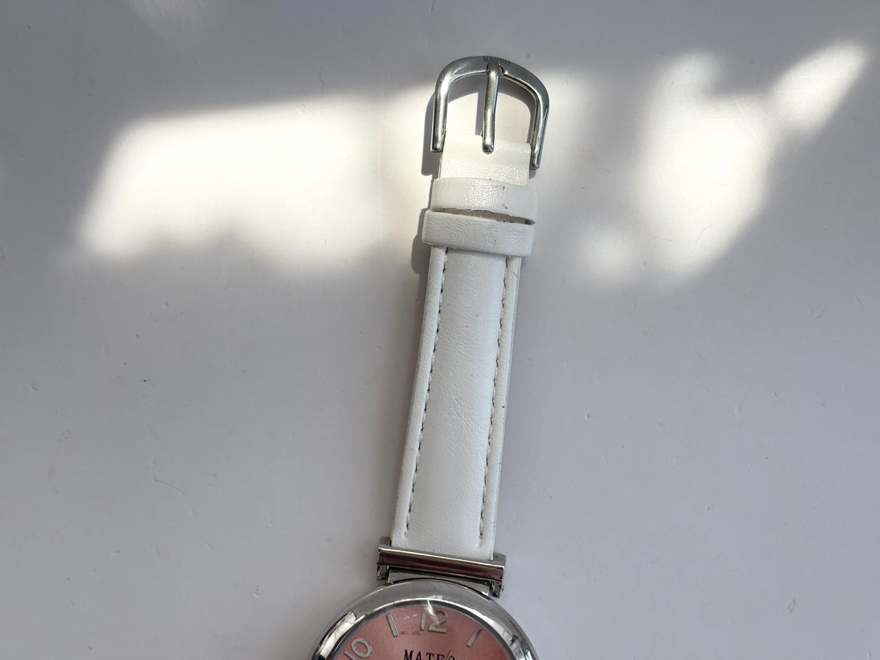 Mateo White Faux Leather Round Quartz Analog Wristwarch  - 38mm - WORKS! Mateo White Faux Leather Round Bezel Pink Dial Quartz Silver  main image 4