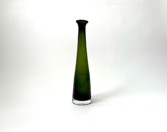 Blenko Glass Co. MCM Tall Hand Blown Emerald Green Vase