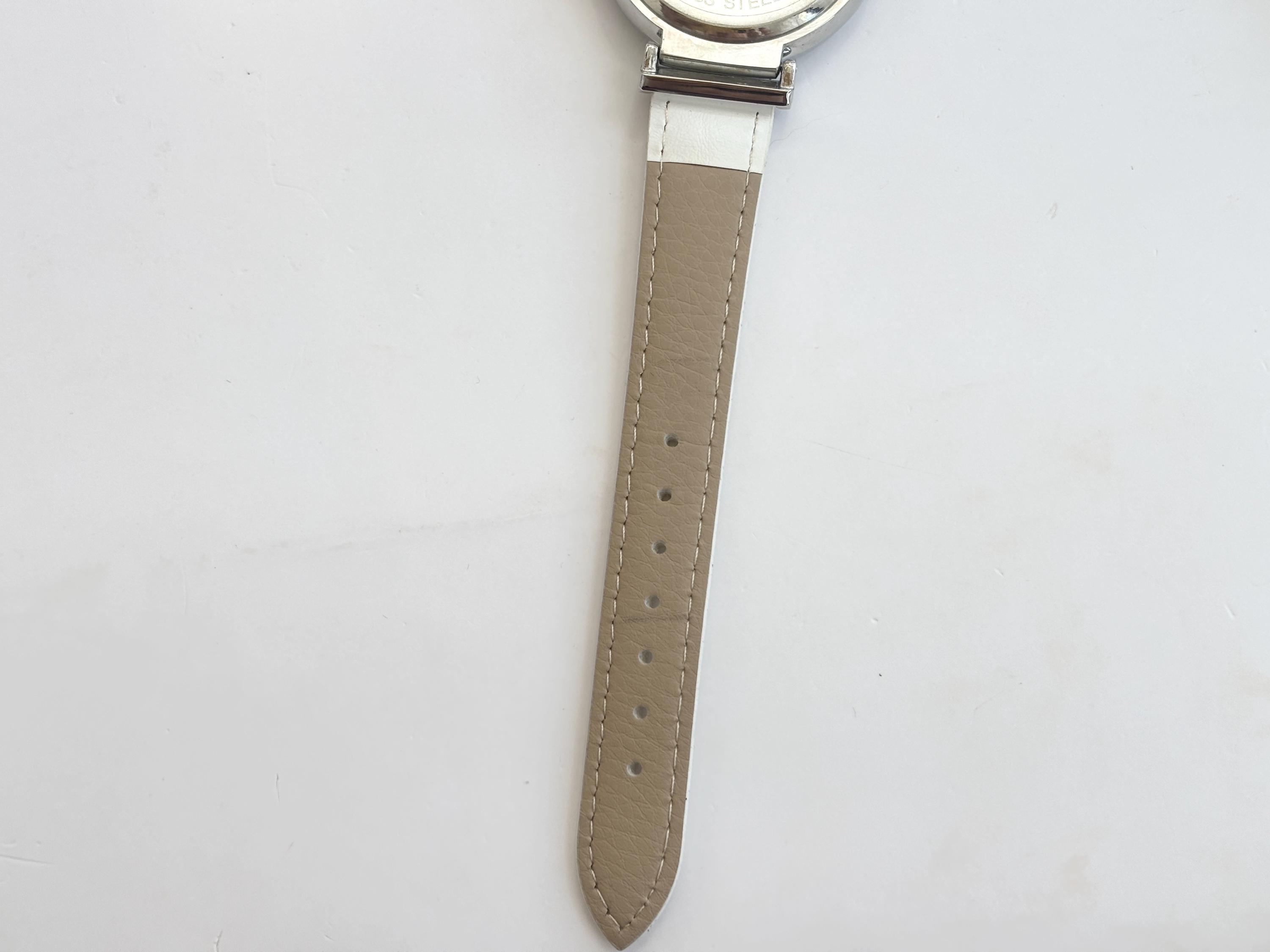 Mateo White Faux Leather Round Quartz Analog Wristwarch  - 38mm - WORKS! Mateo White Faux Leather Round Bezel Pink Dial Quartz Silver  main image 3