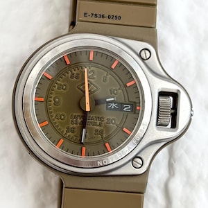 SEIKO RARE Cabane De Zucca JDM Giugiaro Dashboard Brown Khaki Band Automatik Vintage E-7S36-0250 Japanisch Circa 2001 Armbanduhr - 35 mm