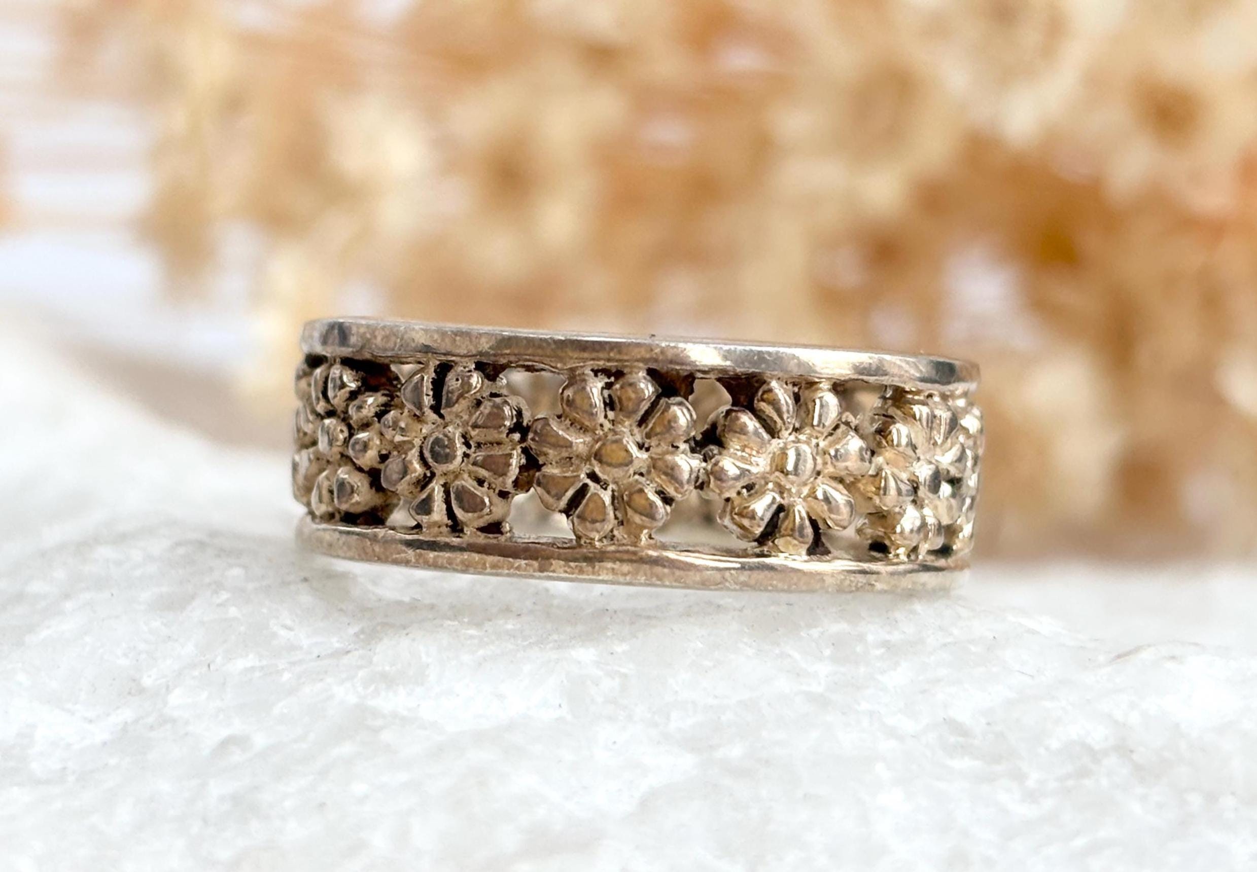 Daisy Floral Cutout Designed Straight Shank 925 Sterling Silver