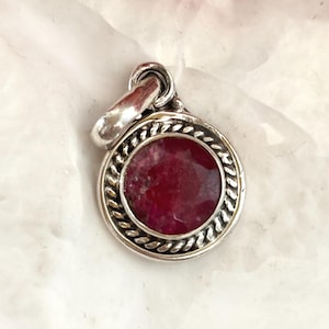 Red Ruby Faceted Rope Framed Gemstone Beaded Sterling Silver 925 Vintage Pendant | Charm