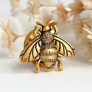 Bumble Bee | Insect Vintage Gold Toned Figural Brooch Lapel Pin