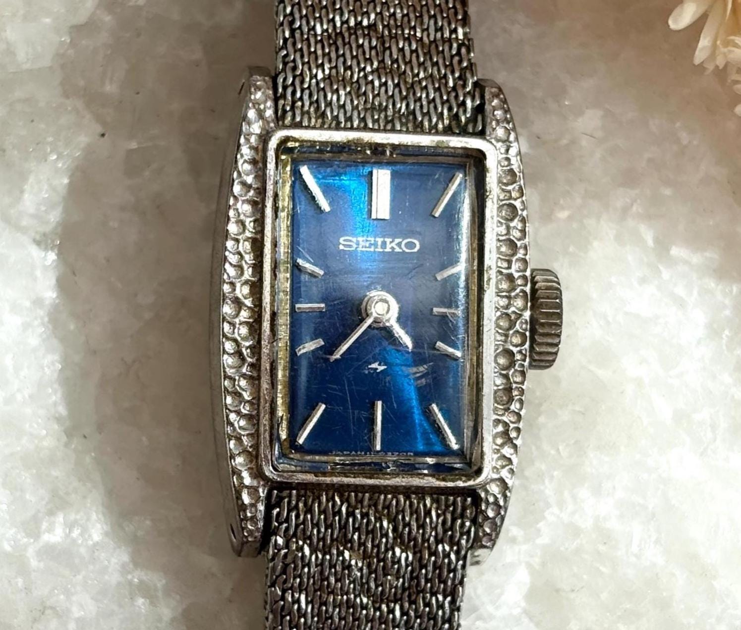 Seiko 11-3189 Textured Blue Dial Silver Toned Wind up | Mechanical