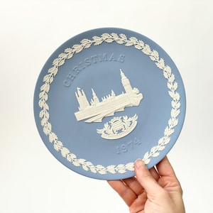 Limited Edition Jasperware Wedgewood 1974 Dual Colored 8" Houses Of Parliament w/ Original box