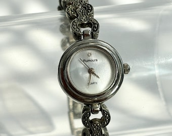 Vintage Silver Toned Rumours Art Deco Chainlink Iridescent Mother of Pearl Toned Round Bezel Quartz Wristwatch - WORKS