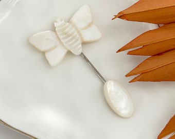 Pin de palo blanco mariposa vintage