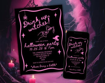 Può includere: Invito per una festa di Halloween nero con testo e accenti rosa. L'invito recita "Drink up, witches!" e include i dettagli della festa. Uno smartphone mostra lo stesso invito. Candele rosa e una ragnatela sono sullo sfondo.